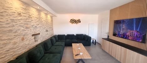 TV, fireplace, DVD player