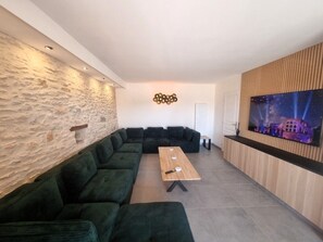 TV, fireplace, DVD player - Rocamadour, beautiful authentic home with large garden and private swimming pool (Couzou)