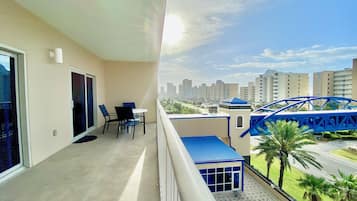 Appartement, 2 slaapkamers, balkon, uitzicht op het strand (407) | Balkon