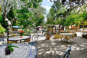 Déjeuner et dßner servis sur place