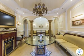 Interior - LUXURIOUS CLASSIC APARTMENT. TOP LOCATION: BESSARABSKA SQUARE (Kyiv)