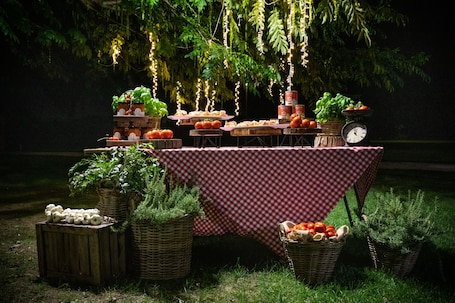 Lunch and dinner served. Relais Villa Ormaneto