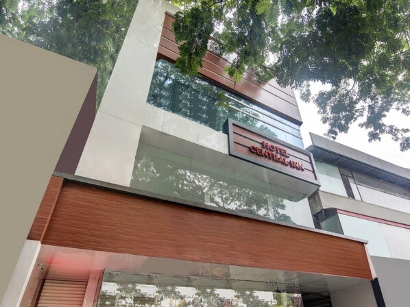 Deluxe Double Room | Street view