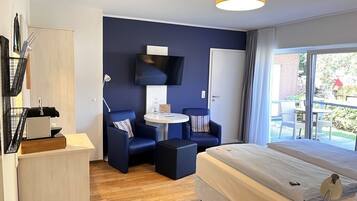 Comfort Double Room, Patio (Plus) | 1 bedroom, hypo-allergenic bedding, minibar, in-room safe