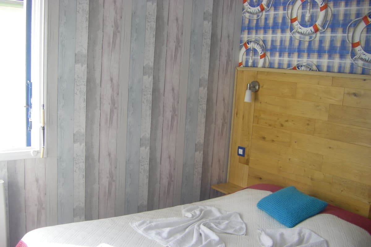 Soundproofing, free WiFi, individually decorated, bed sheets