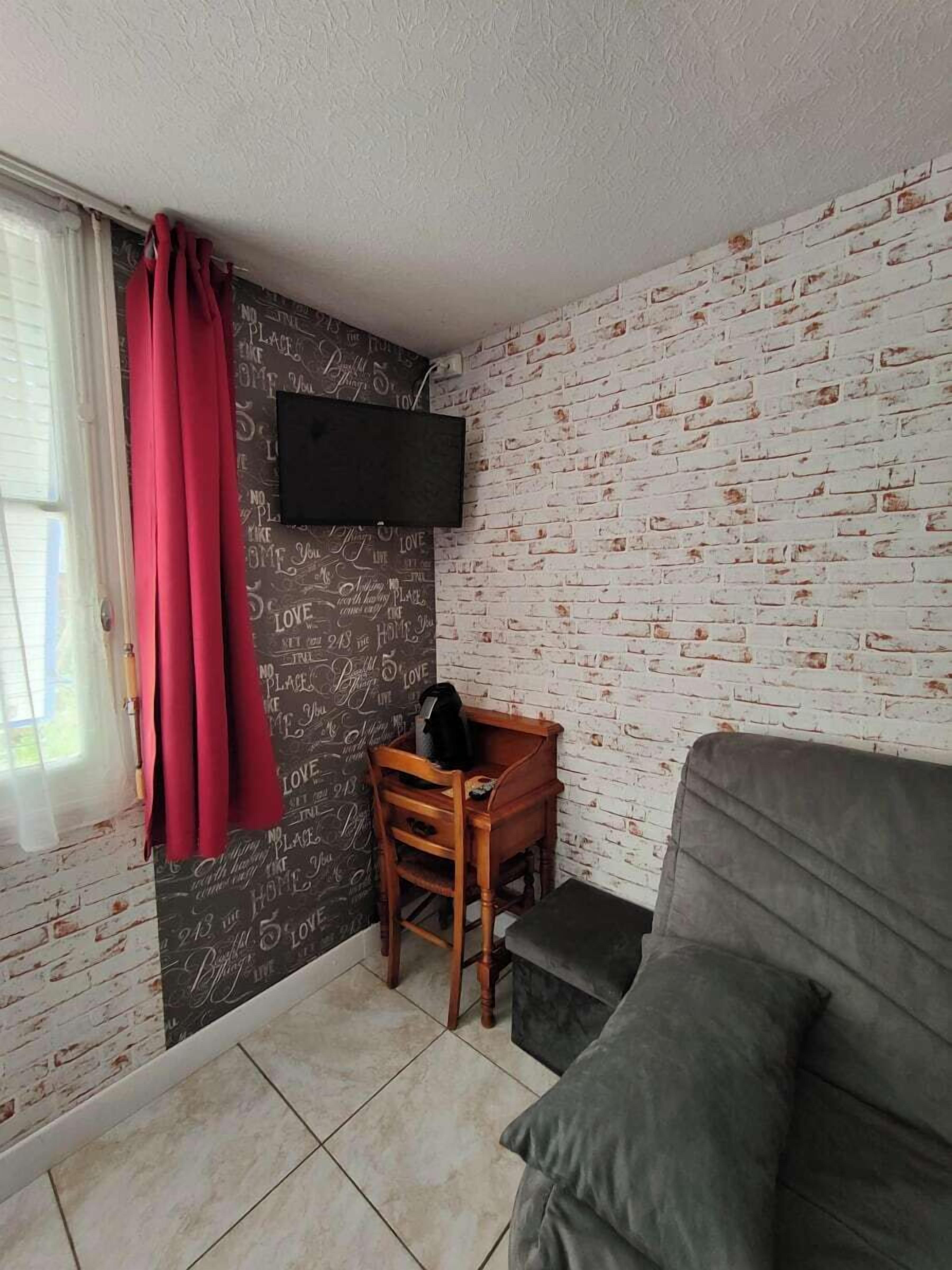 Habitación cuádruple, vista al jardín | Decoración personalizada, insonorización, wifi gratis y ropa de cama 