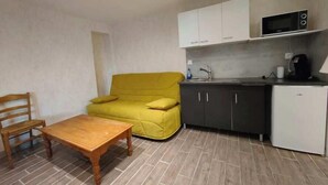 Studio, Garden View | Living area - Le Chata (Saint-Georges-de-Didonne)