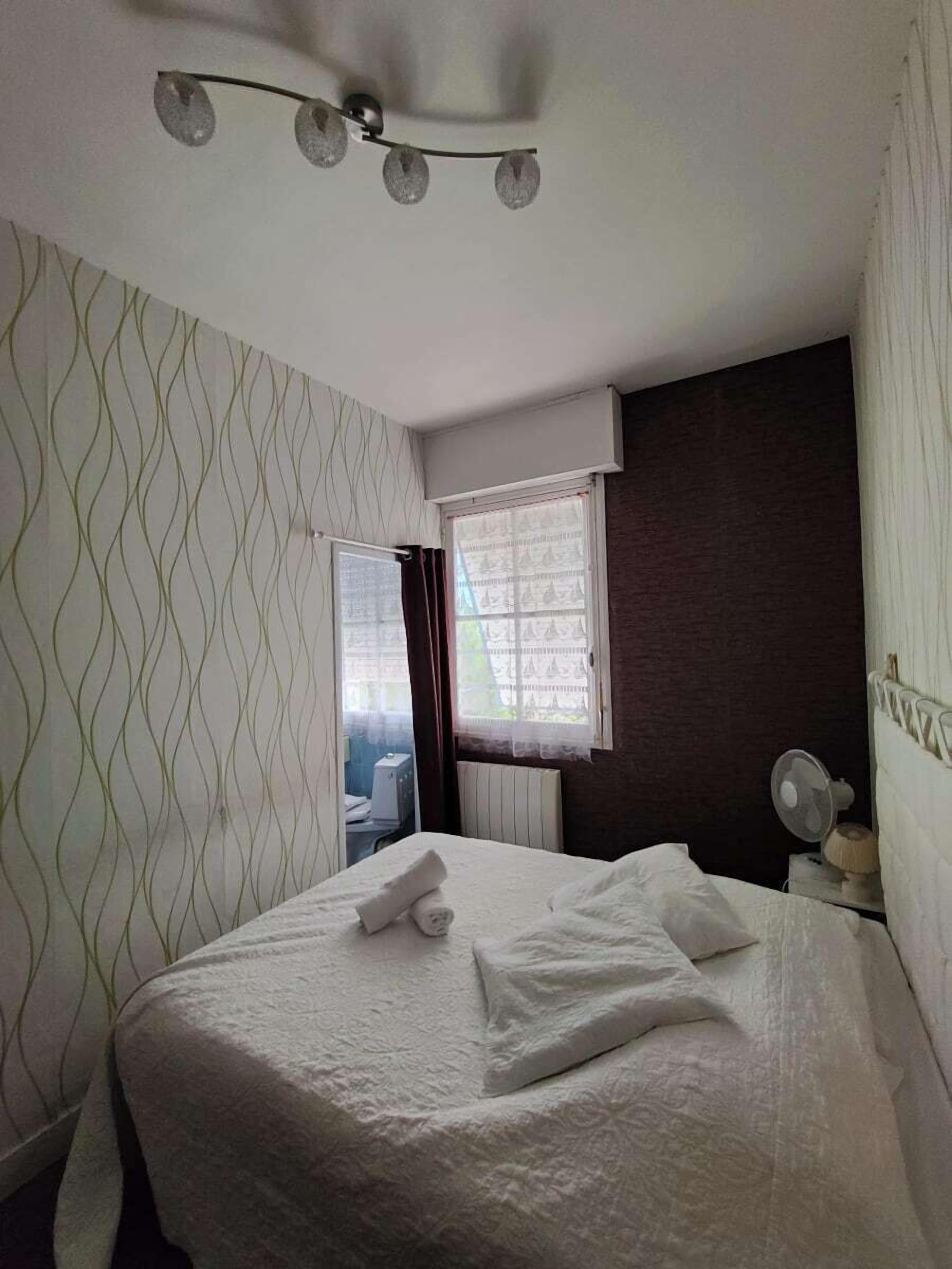 بديكورات فريدة لكل غرفة وتجهيزات عازلة للصوت وواي فاي مجانًا