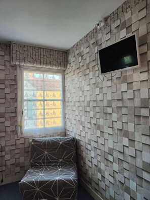 Triple Room, Garden View | Individually decorated, soundproofing, free WiFi, bed sheets - Le Chata (Saint-Georges-de-Didonne)