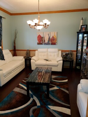 Televisión y chimenea 