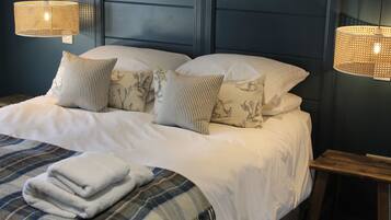 Deluxe Double Room, River View | Individually decorated, individually furnished, blackout drapes