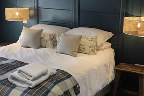 Deluxe Double Room, River View | Individually decorated, individually furnished, blackout drapes