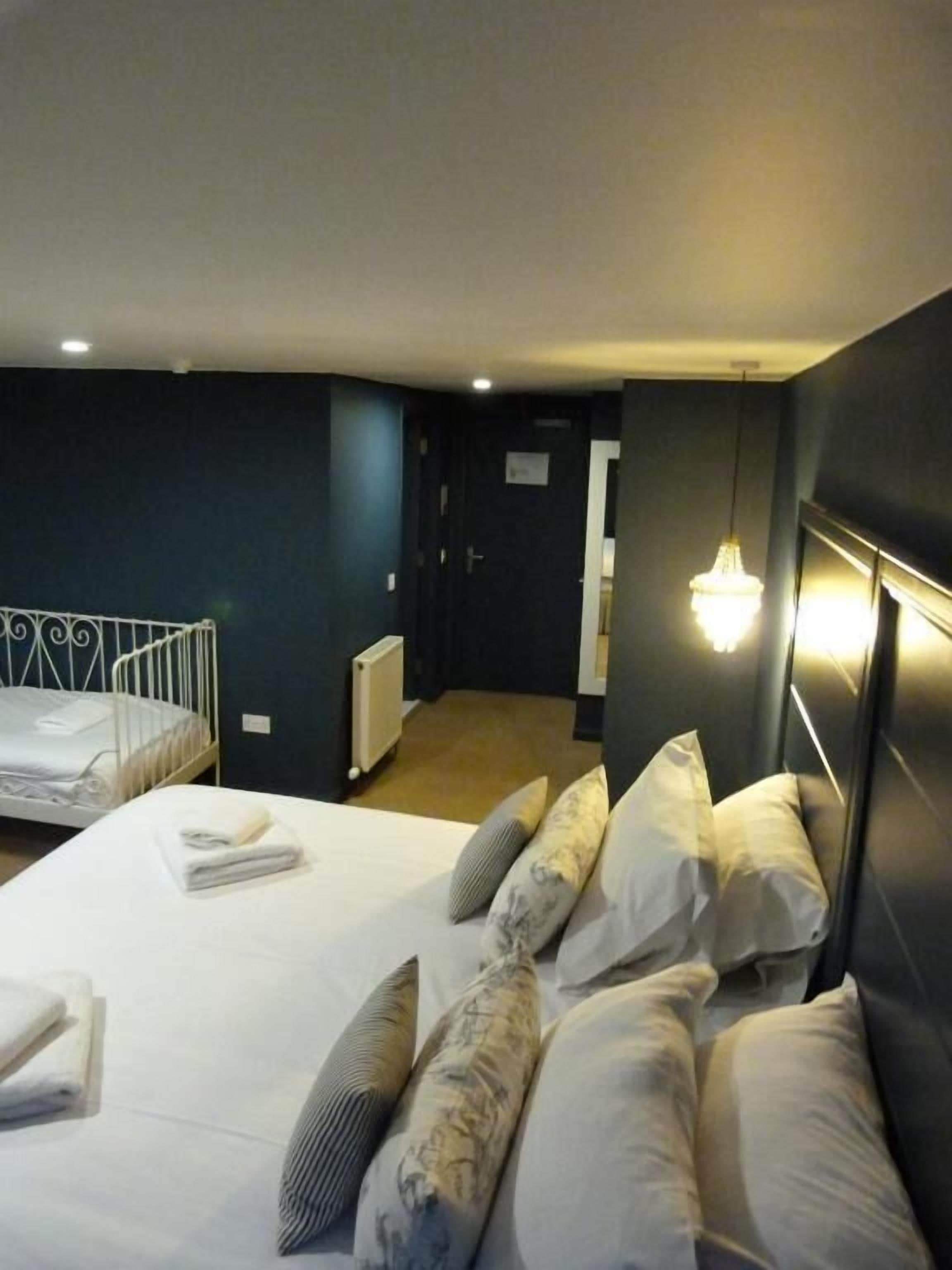 Deluxe Triple Room | Blackout curtains, iron/ironing board (on request), free WiFi