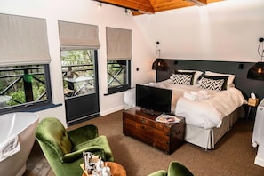 Individually decorated, individually furnished, blackout drapes - The Boat Inn (Aboyne)