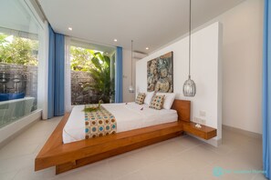 2 chambres, coffres-forts dans les chambres, fer et planche à repasser