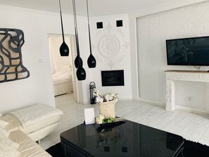 Design Apartment | Living room | Flat-screen TV - Apartamenty Campari (Torun)