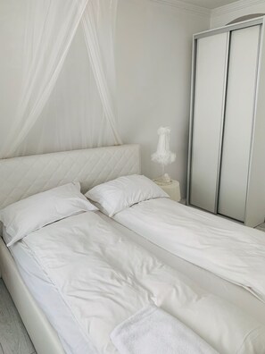 Design Apartment | 1 bedroom, laptop workspace, blackout drapes, iron/ironing board - Apartamenty Campari (Torun)