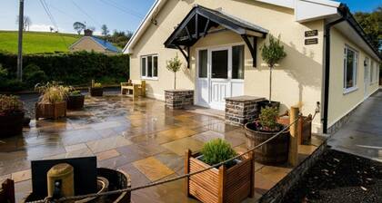 Spacious Family Bungalow with Garden & Annex