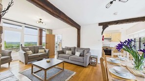 TV, offices - Tithe Barn, Little Upton Farm (Ashey)