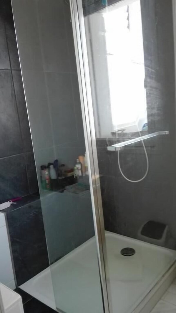 Dusj på badet