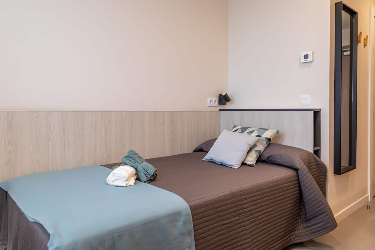 Single Room | Free WiFi, bed sheets, wheelchair access
