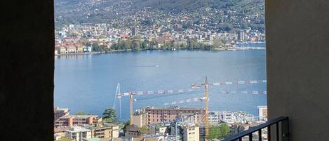 Se sirven comidas, cenas y cocina local