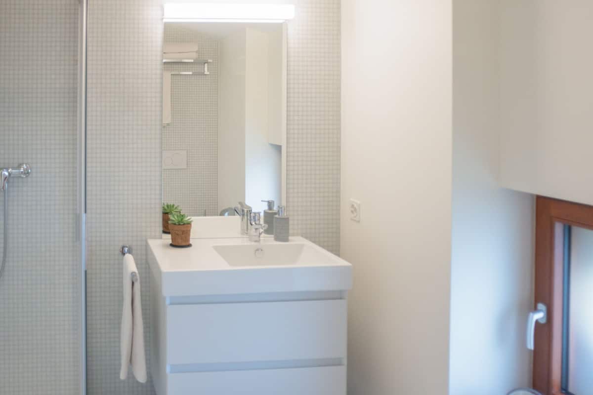 free toiletries, hair dryer, towels