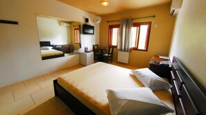 迷你吧、免费 WiFi、床单