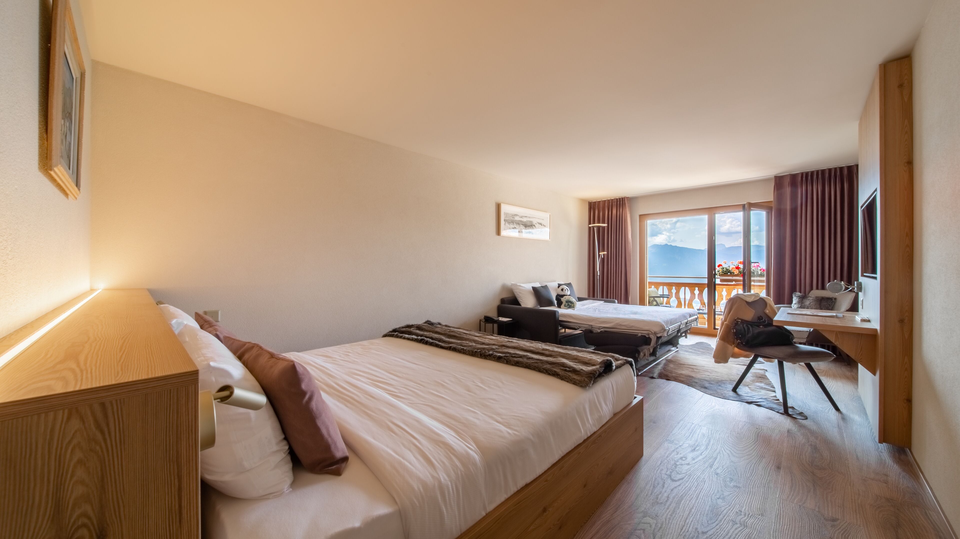 superior double room | 1 bedroom, in-room safe, individually decorated, individually furnished