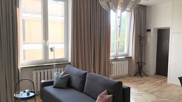 Business Apartment | Living area | Flat-screen TV