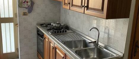 Micro-ondes, four, grille-pain