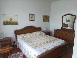 1 chambre, fer et planche Ă repasser, draps fournis