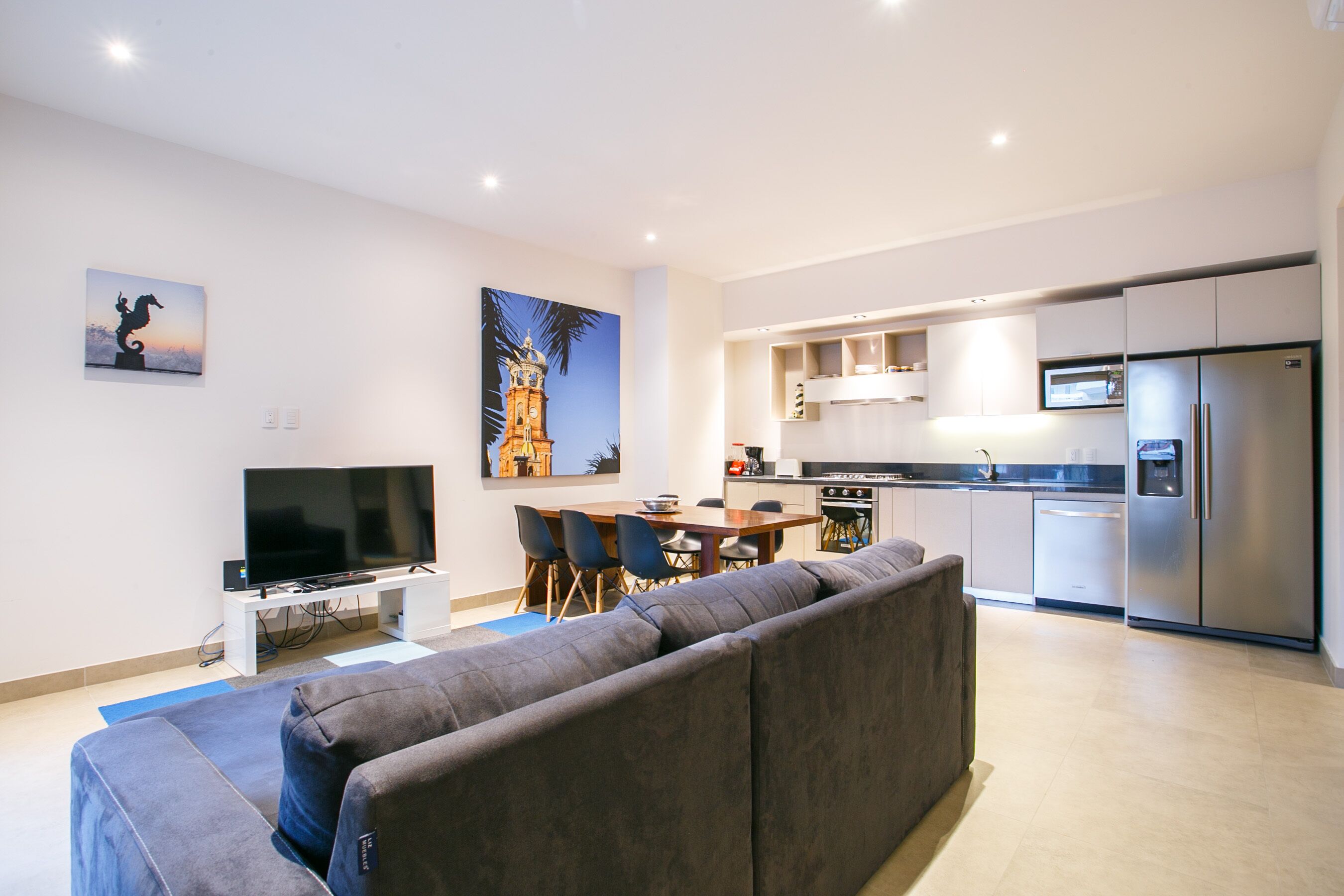 Walk to Everything, Modern Condo with 2 Bathrooms | Pool, Gym, BBQ