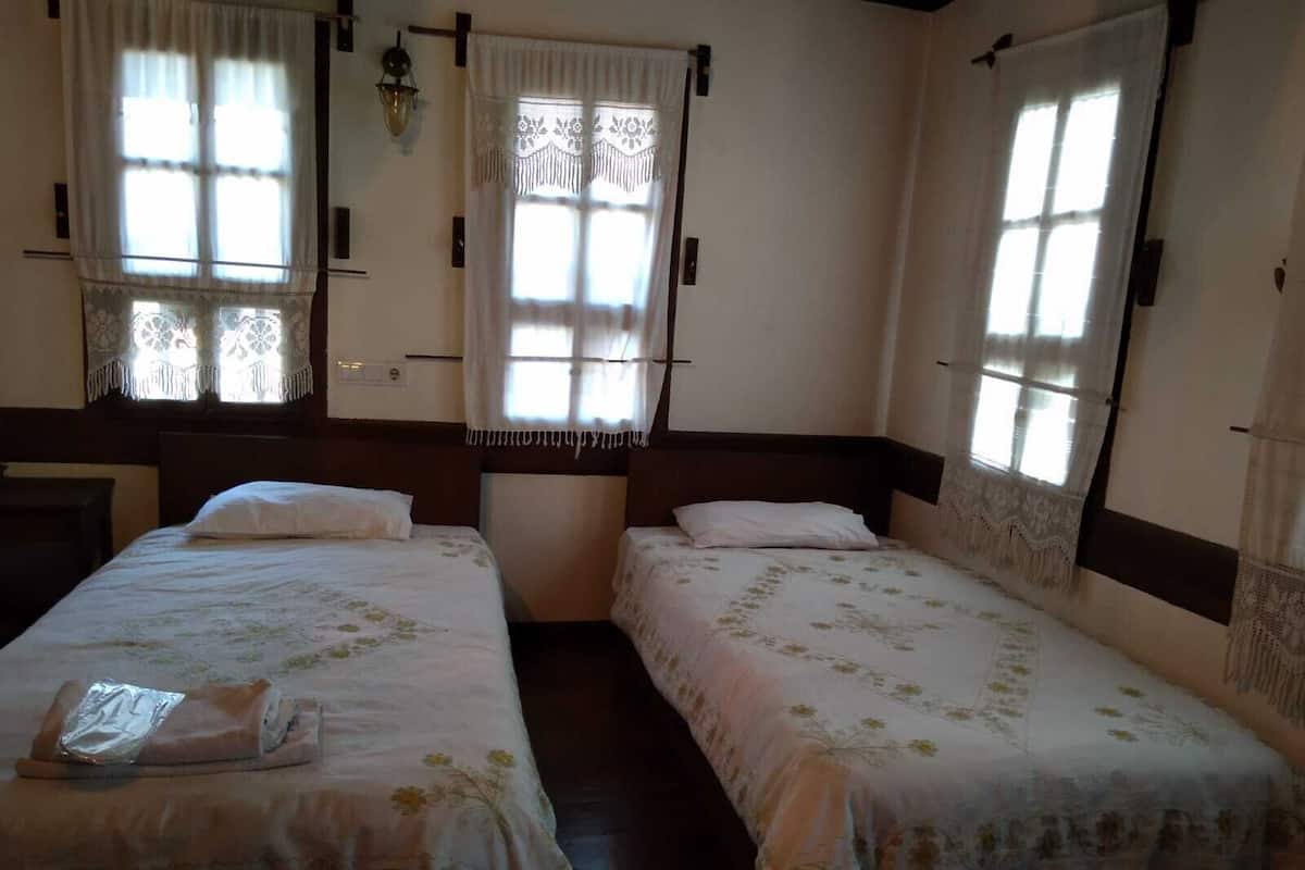 Habitación con 1 cama doble o 2 individuales | Cortinas opacas y sistema de insonorización