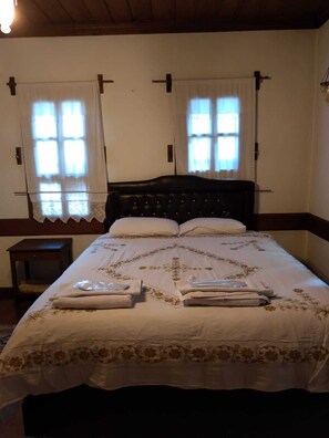 Chambre Double ou avec lits jumeaux | Rideaux occultants, chambres insonorisées, fer et planche à repasser
