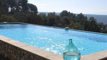 Seasonal outdoor pool, sun loungers