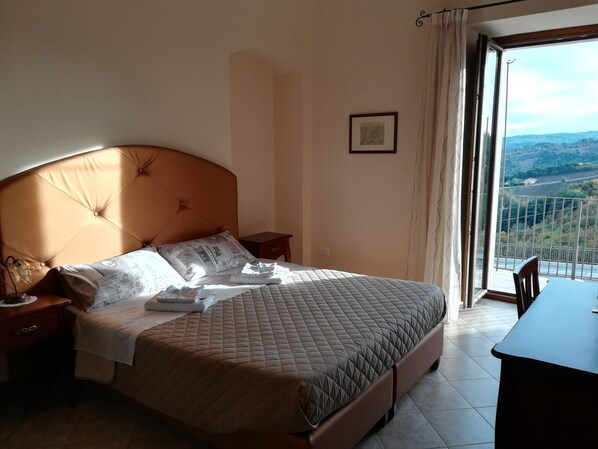 مكتب وتجهيزات عازلة للصوت وأسرّة أطفال/رضّع وواي فاي مجانًا