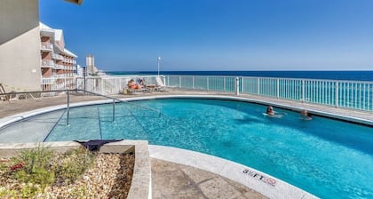 Sept Specials! Beach Service included! Beautiful condo!