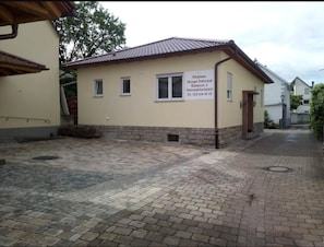 Front of property - Gästehaus Weingut Politschek (Bad Friedrichshall)
