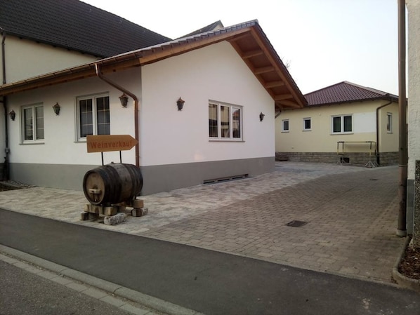 Front of property - Gästehaus Weingut Politschek (Bad Friedrichshall)