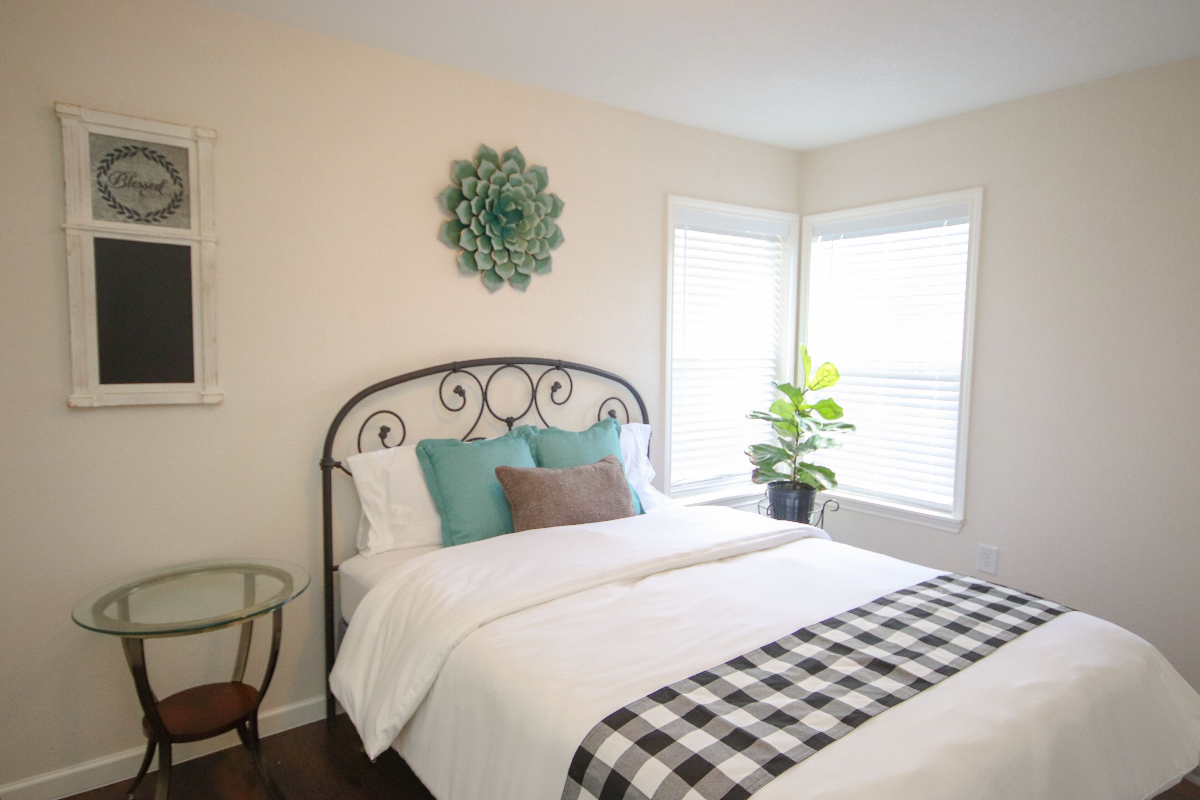 CLEAN San Antonio escape! We host for BMT too!