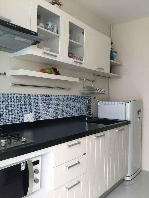 Fridge, microwave, stovetop, electric kettle - Romantic and relax beach (Wichit)
