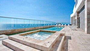 Outdoor pool - 1 Bedroom Ocean View Apartment (Cartagena)