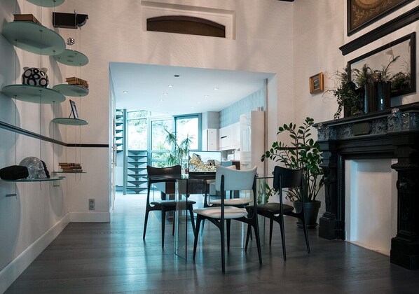 City Apartment | Living area