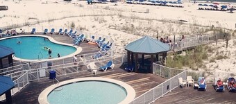 新規上場! シュガービーチコンドのビーチに直接位置するビーチフロントコンド