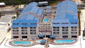 A hotel with multiple swimming pools, a central courtyard, and a beach area. - Perfect for quite Beach Lovers. Four pools.Fall/Off Season Week-Month Specials!
 (Orange Beach)