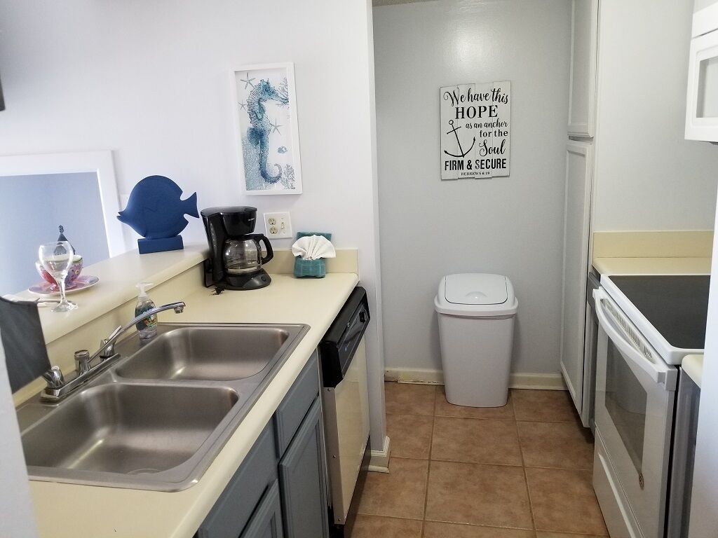 BEACHSIDE CONDO DISCOUNTED FALL & MONTHLY WINTER RATES NOW AVAILABLE!HEATED POOL