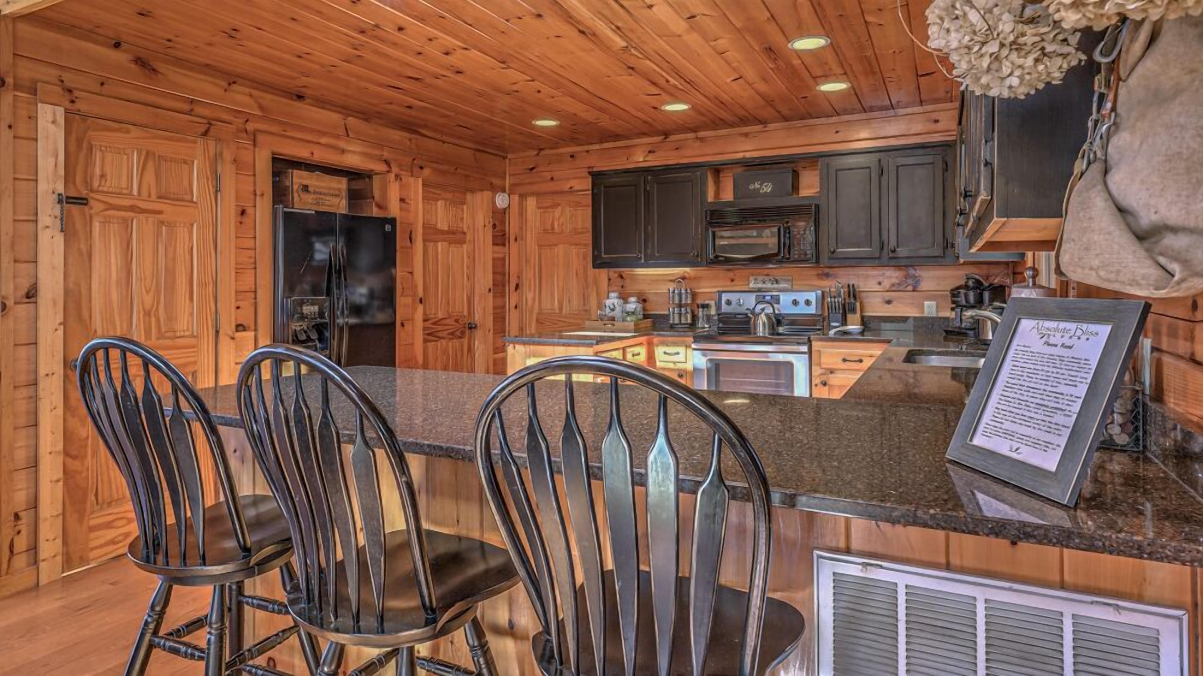 Absolute Bliss Lodge- Pet Friendly | Panoramic Views | Hot Tub