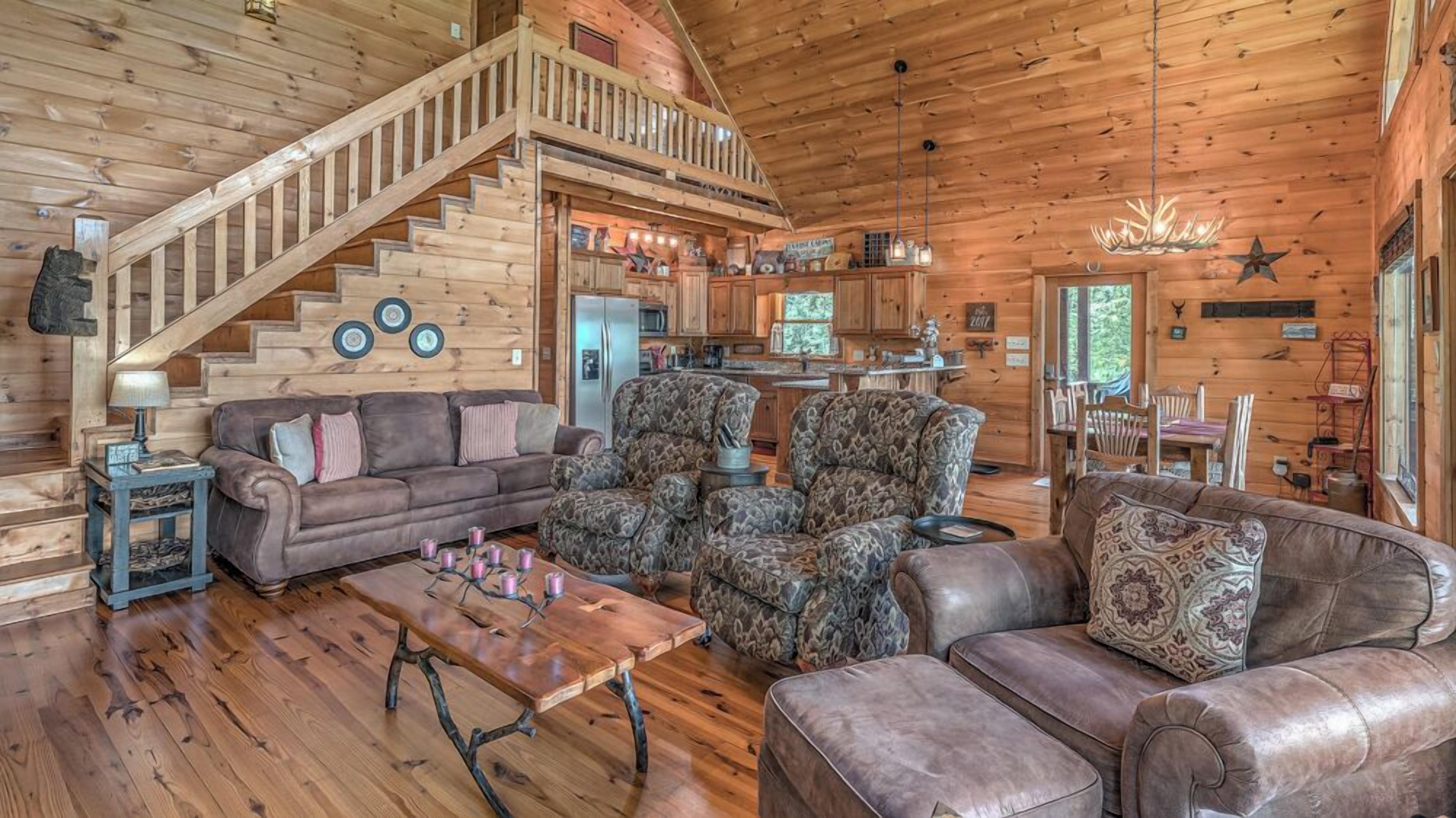 Leatherwood Lodge- Breathtaking Views | Hot Tub | Outdoor Fireplace