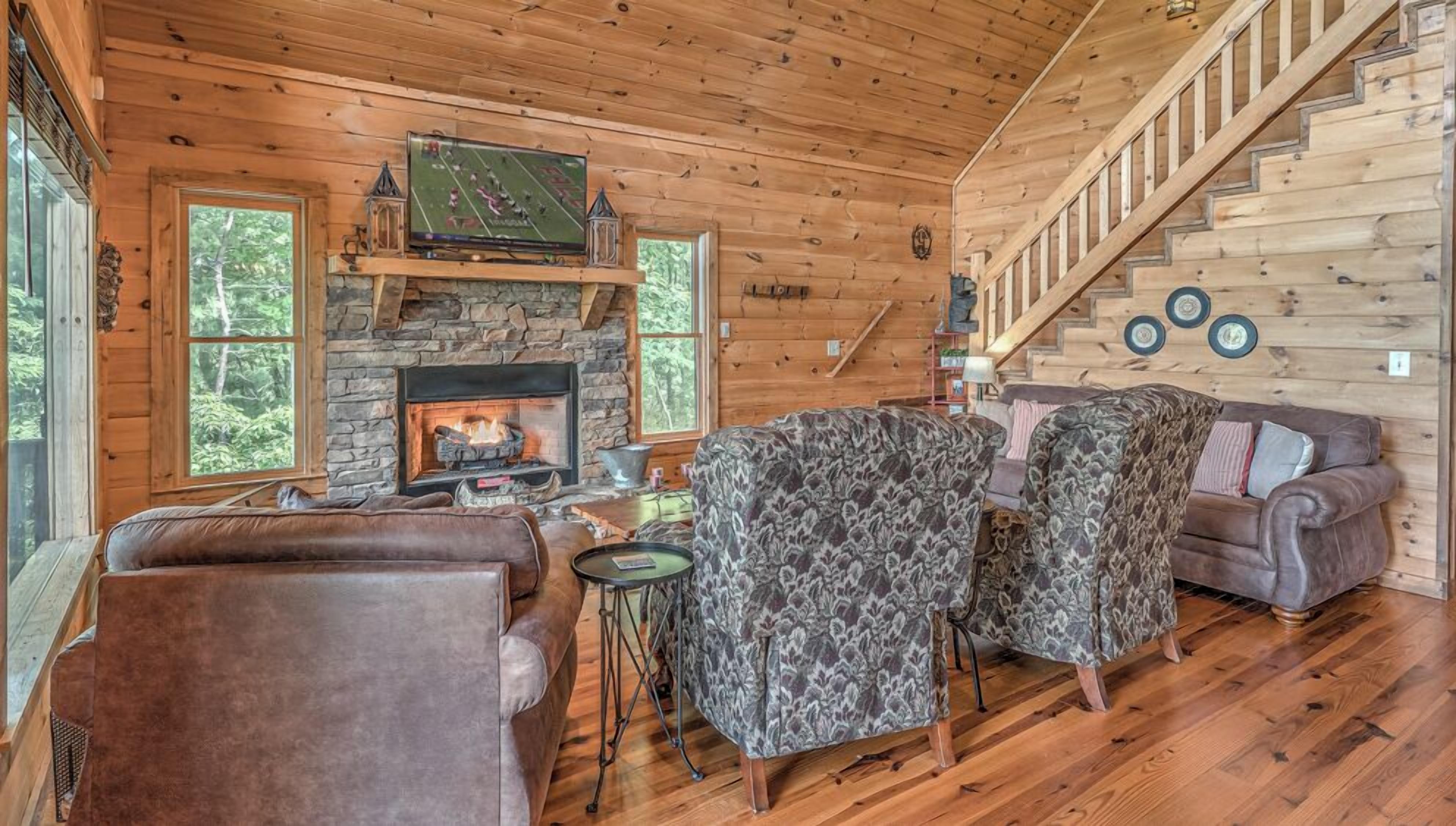 Leatherwood Lodge- Breathtaking Views | Hot Tub | Outdoor Fireplace